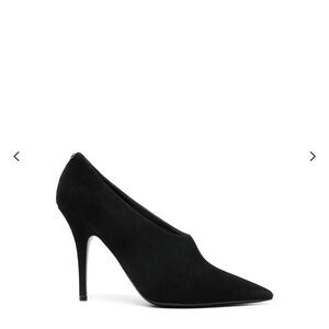 Valentino
Valentino Le Salon Pointed Toe Pumps